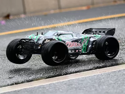 Un'immersione profonda nella costruzione del RH818 da Parts Up