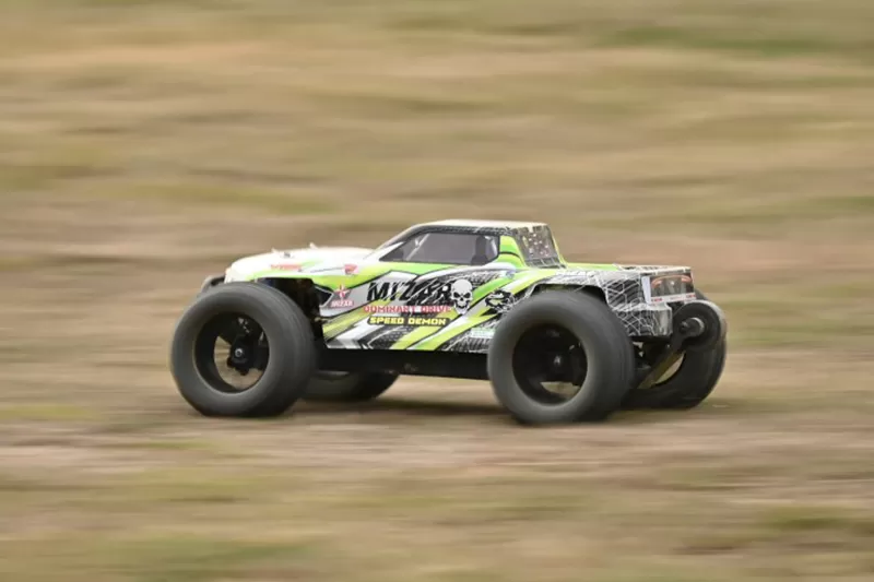 Camion RC elettrico fuoristrada 4WD in scala 10 2.4G ad alta velocità spazzolato RTR # RH1071