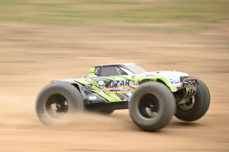 Camion RC elettrico fuoristrada 4WD in scala 10 2.4G senza spazzole ad alta velocità RTR # RH1072