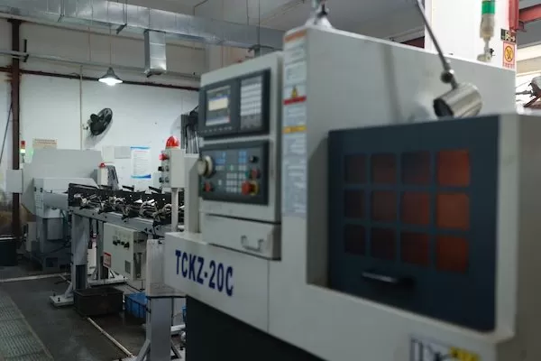 Officina di produzione di componenti metallici