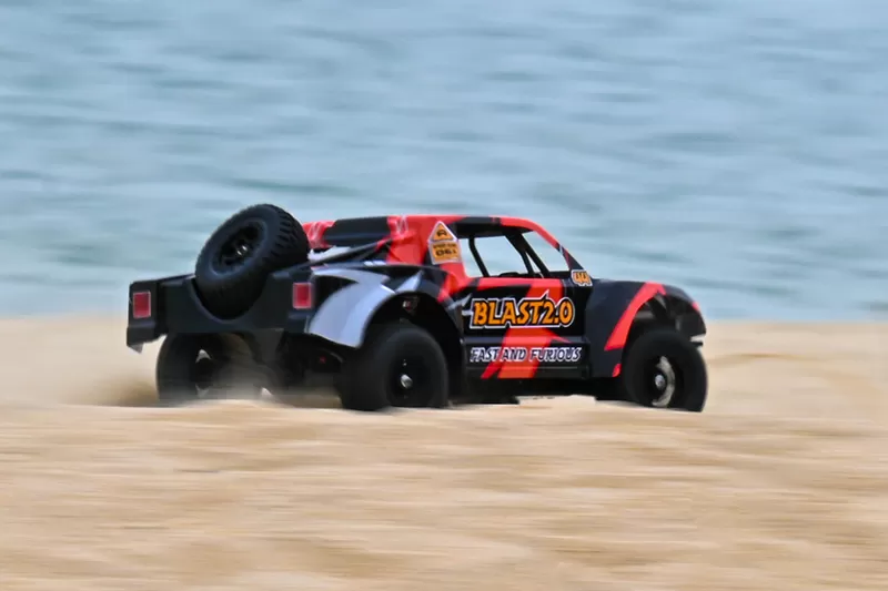 Camion elettrico fuoristrada 4WD in scala 10 2.4G ad alta velocità spazzolato RTR # RH1043SC