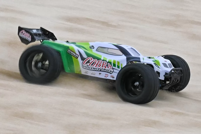 8 Scale 4WD fuoristrada elettrico RC Truggy 2.4G spazzolato ad alta velocità RTR # RH817