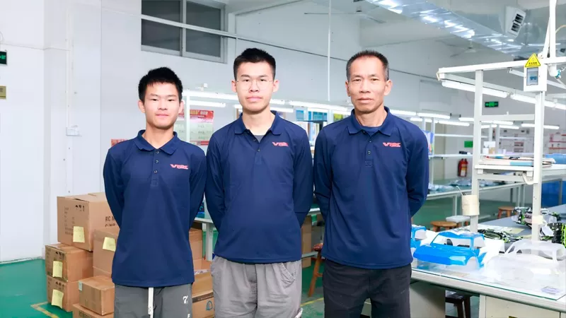 Squadra di produzione di pezzi di ricambio